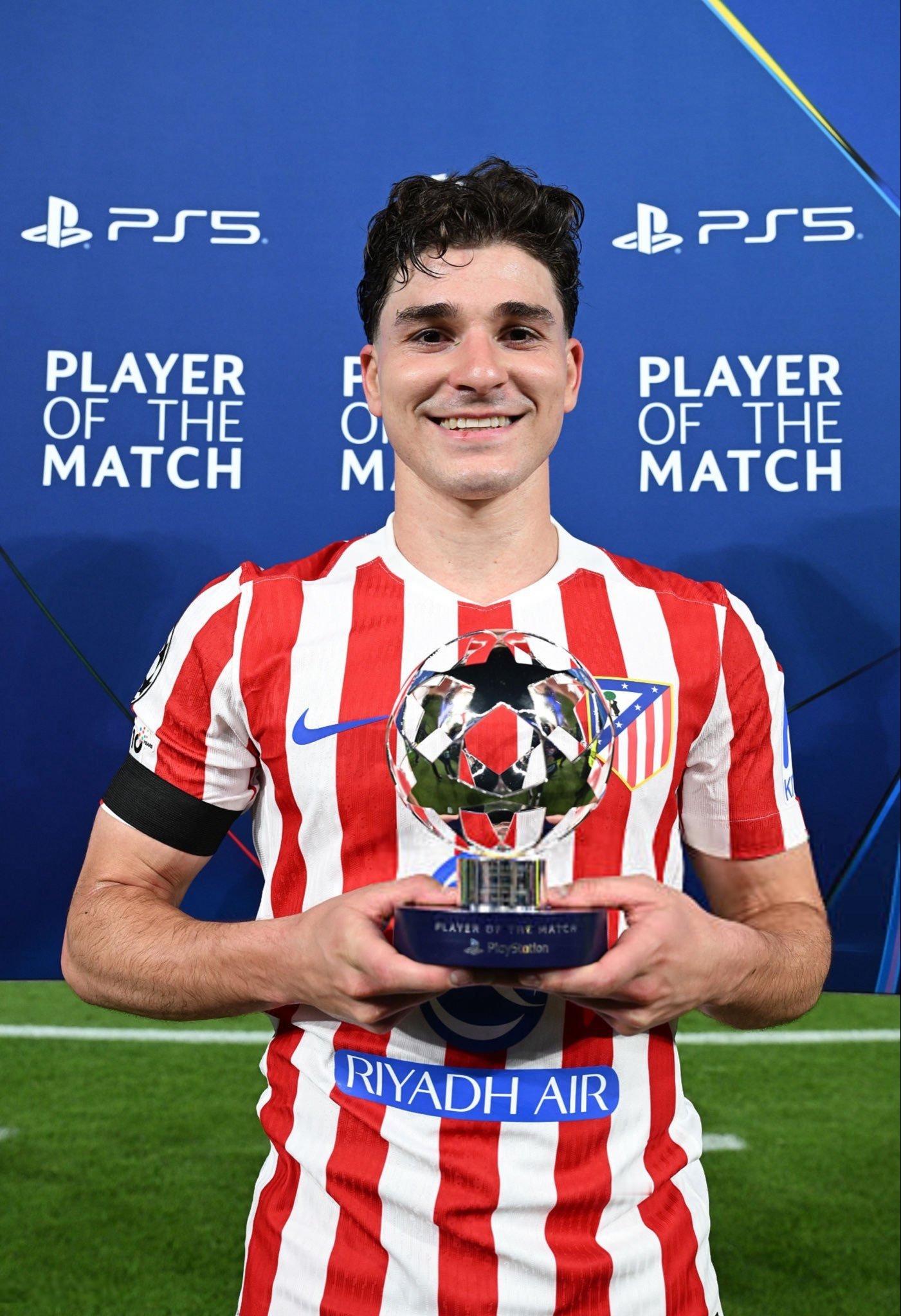 阿尔瓦雷斯：“每当我随国家队集训时，我总是会特意留出时间，去观察梅西是如何射门的