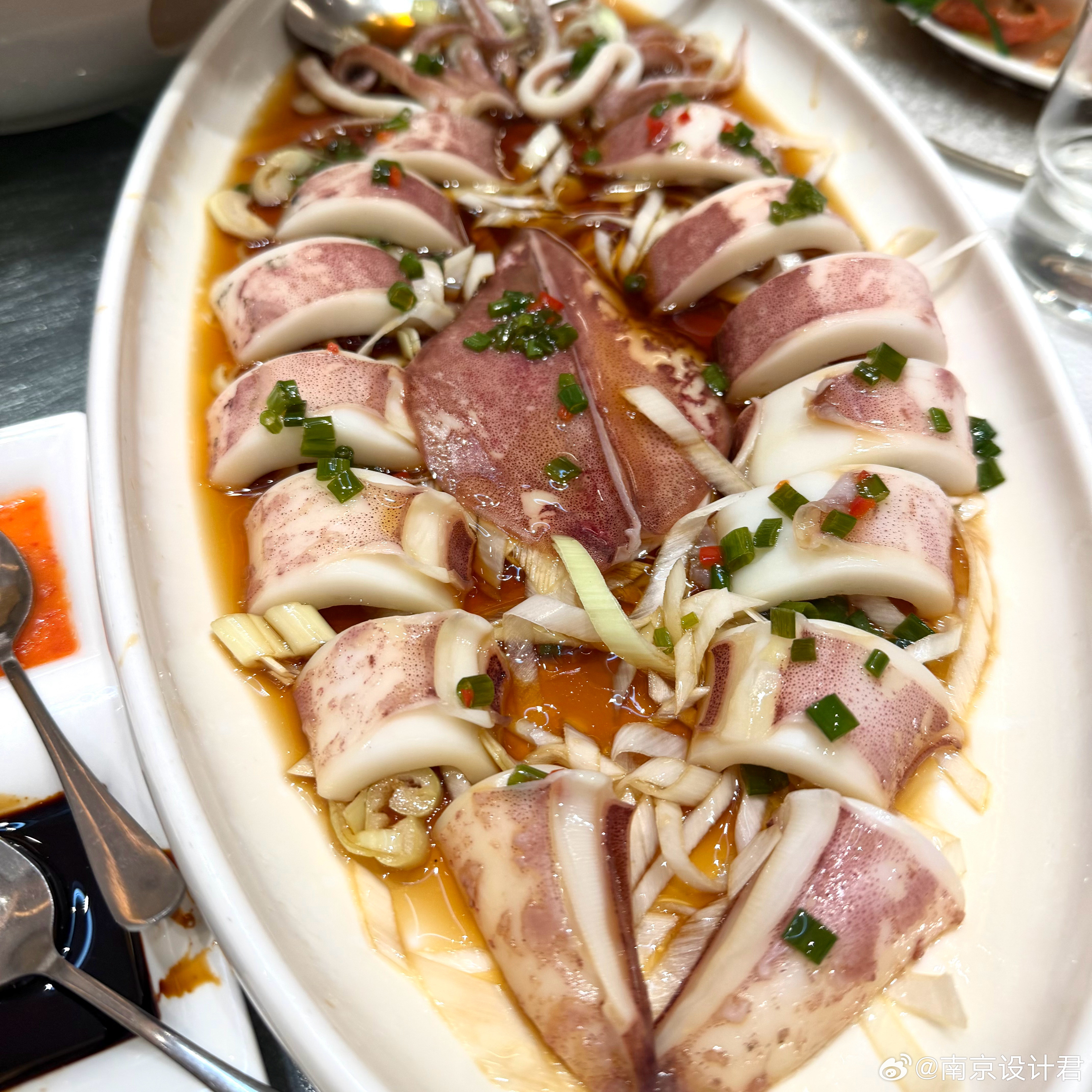 今天中午胖总请吃的海鲜大餐，餐厅在ifc，口味算不错，但月底要闭店，说是房租太