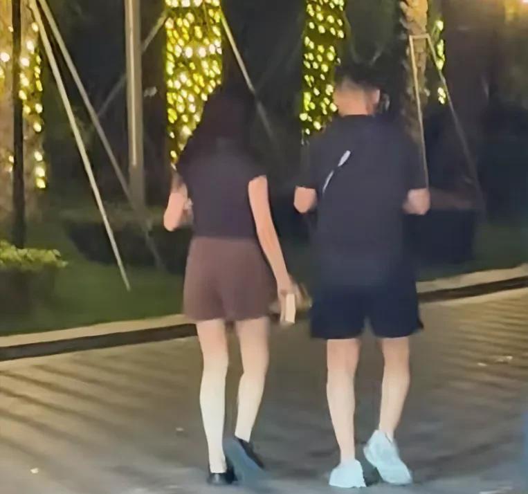 还是牛冠凯聪明，乒超前先官宣了未婚妻，这样乒超也能带着，不用藏着掖着了，