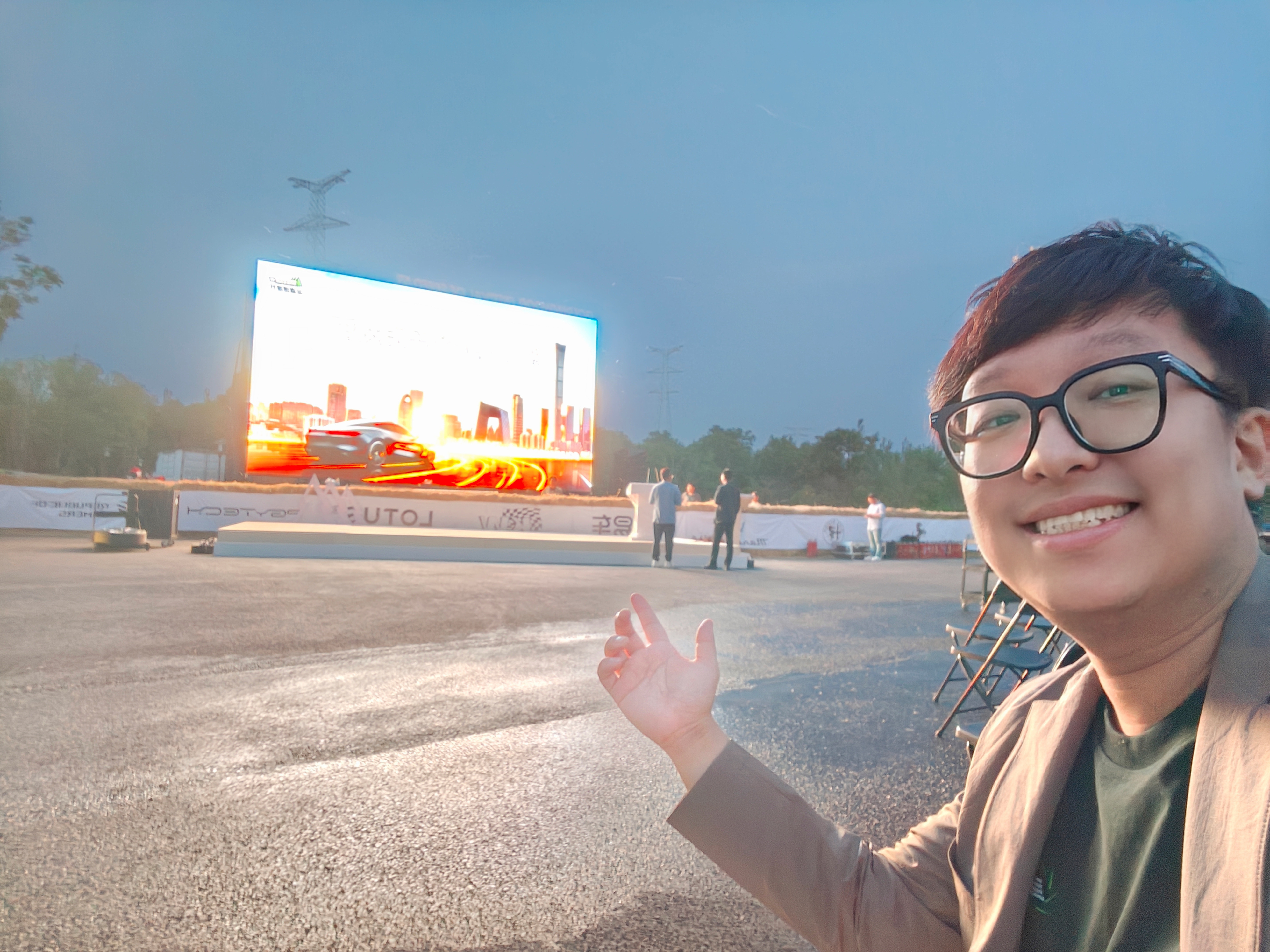 大晚上彩排呢​​​