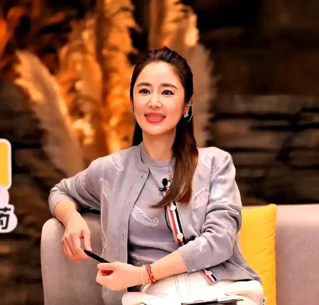 林心如和霍建华的婚姻，看似平凡却藏着大智慧。她在节目中提到，开车时在副驾玩手