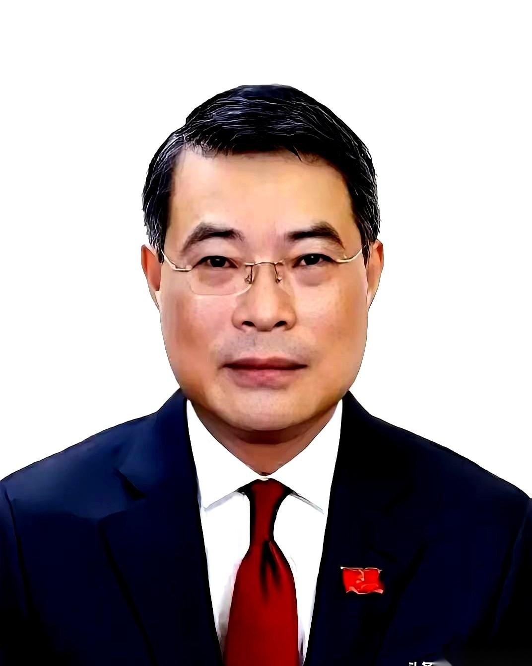 越南新主上台，所有人都伸长了脖子，等着看“前朝太子”黎明兴怎么被拿下。这人是前