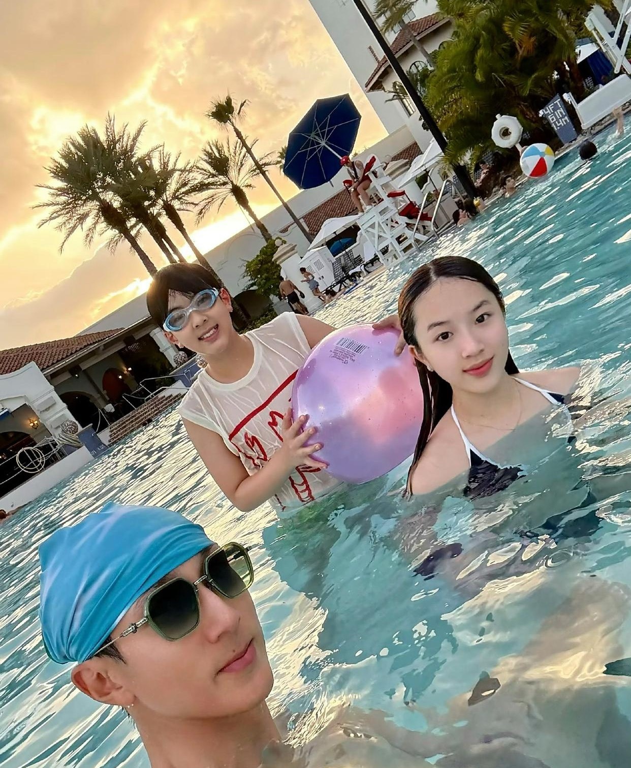 如果这些星二代想进圈发展，能有这样高颜值，观众们肯定举双手赞成。吴尊的女儿陆毅鲍