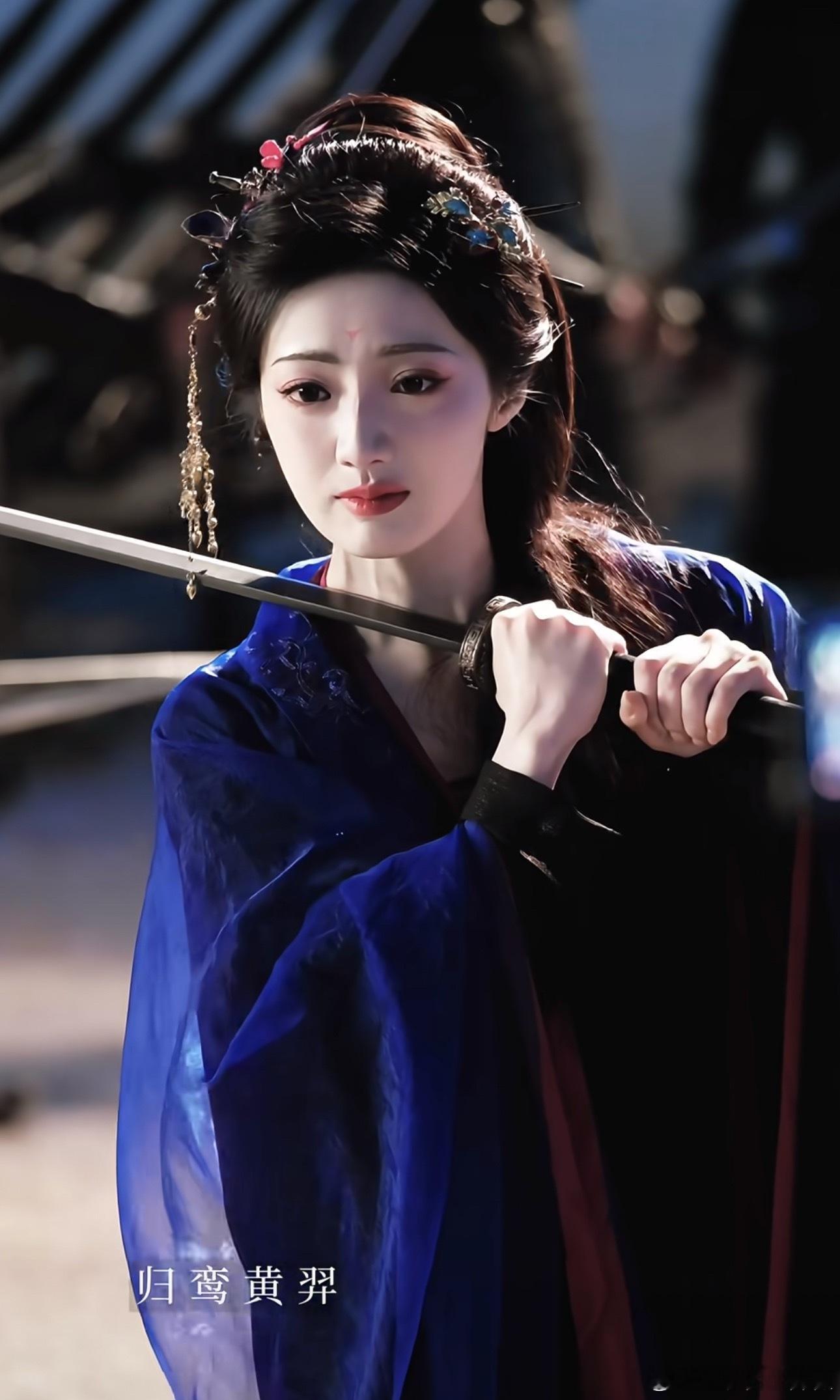 这剧配角完全不用让妆，光看造型还真分不出谁是女主