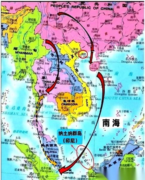 广西那边，一条一百三十四公里长的大运河，挖通了。挖掘机的轰鸣声还没散，越南河内的