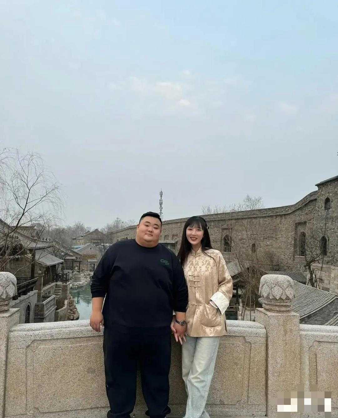 分享小姐姐的美照信不信由你，这俩人绝对是真爱！