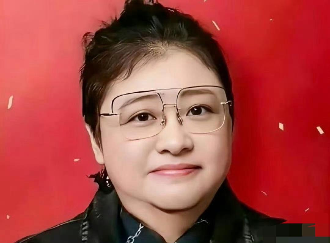 韩红说自己年轻的时候是校花，我本来不信，结果一看照片，天呐！被打脸了！多清秀的