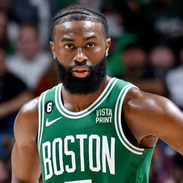 杰伦·布朗称斯蒂芬·库里是一位无意识的史上前五球员：“斯蒂芬·库里是有史以来这项