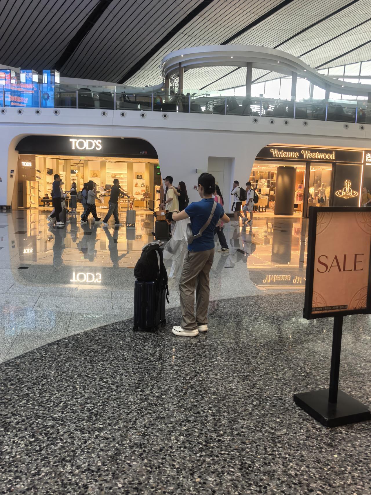 为什么用拉杆箱的越来越少了不知从何时起，车站、景区里拖着拉杆箱出行的人明显