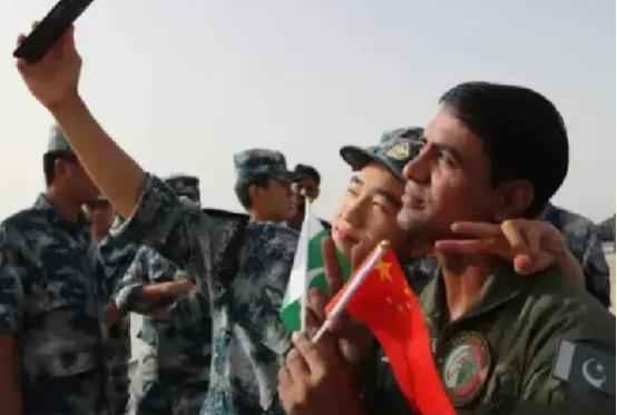 就在刚刚 日本政界人士突然宣布了，要将台湾海峡纳入可能的军事介入选项。近一