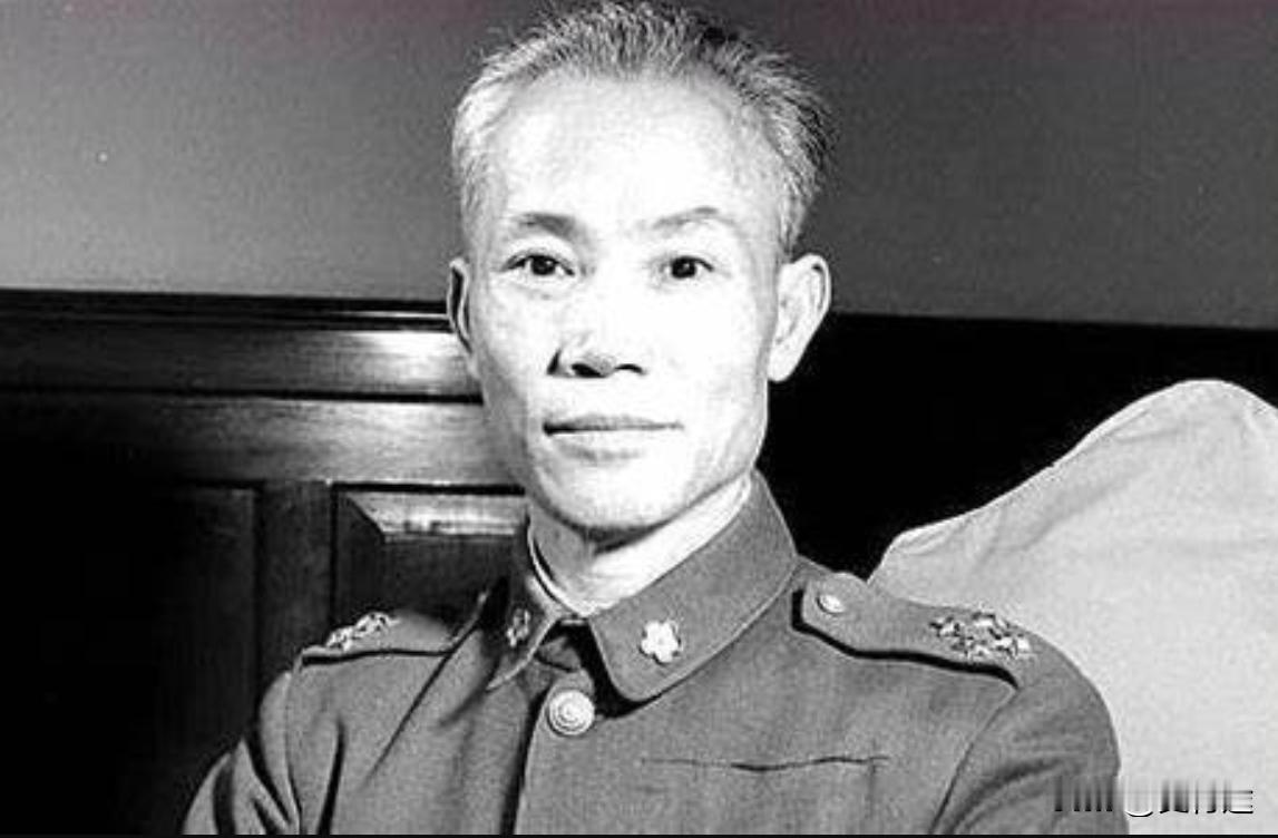陈诚军人脾气，不大瞧得起特务，尤其是对戴笠看不上眼。陈诚出身浙南山村，自幼随