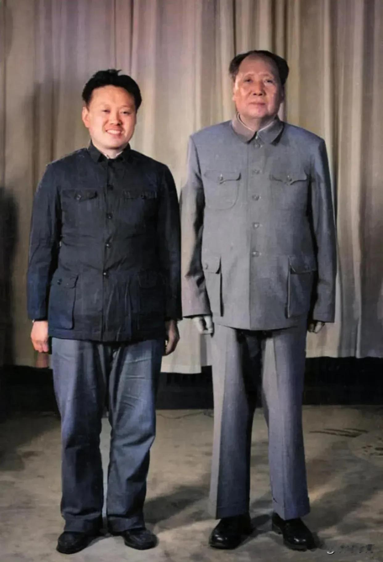 🍁这张与毛主席并肩而立的合影，是厨师长程汝明(1926...2012)一生的荣