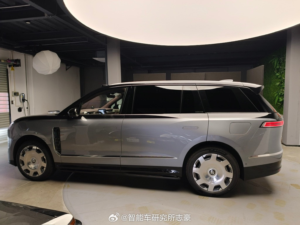 今日可以发ES9外观了，地平线版，大饼轮毂，双拼色。蔚来ES9