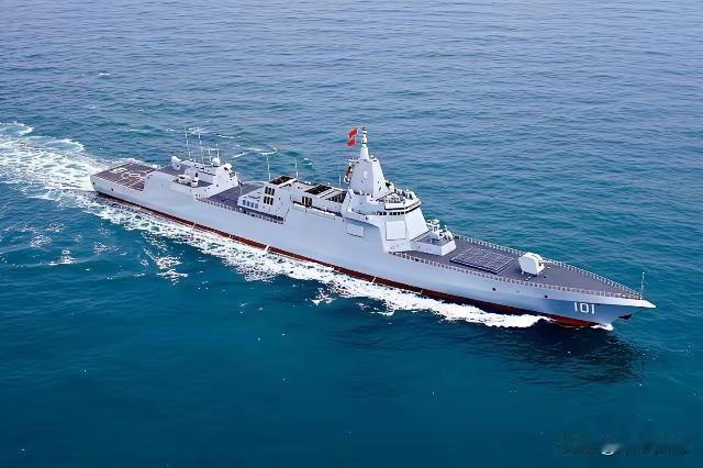 055型“万吨大驱”有多大（一句话）长约180米、宽约22米、满载排水量1