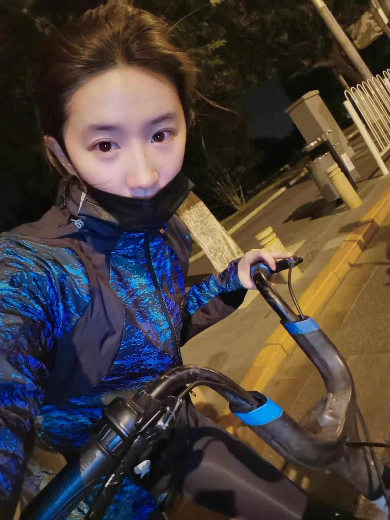 小菲菲，出来玩耍呀～​​​