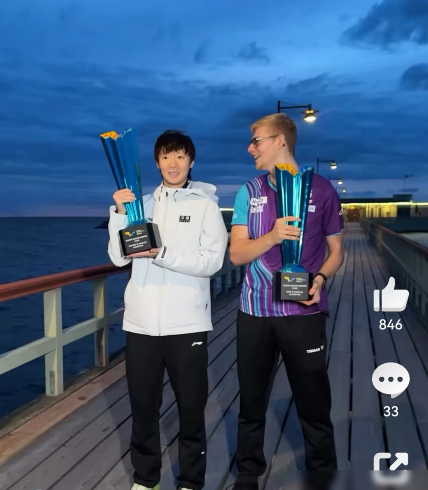 2-7落后，王曼昱把拍子一横，连追5分，12-10拿下第四局。对面王艺迪不是没拼，第五局硬是从悬崖边