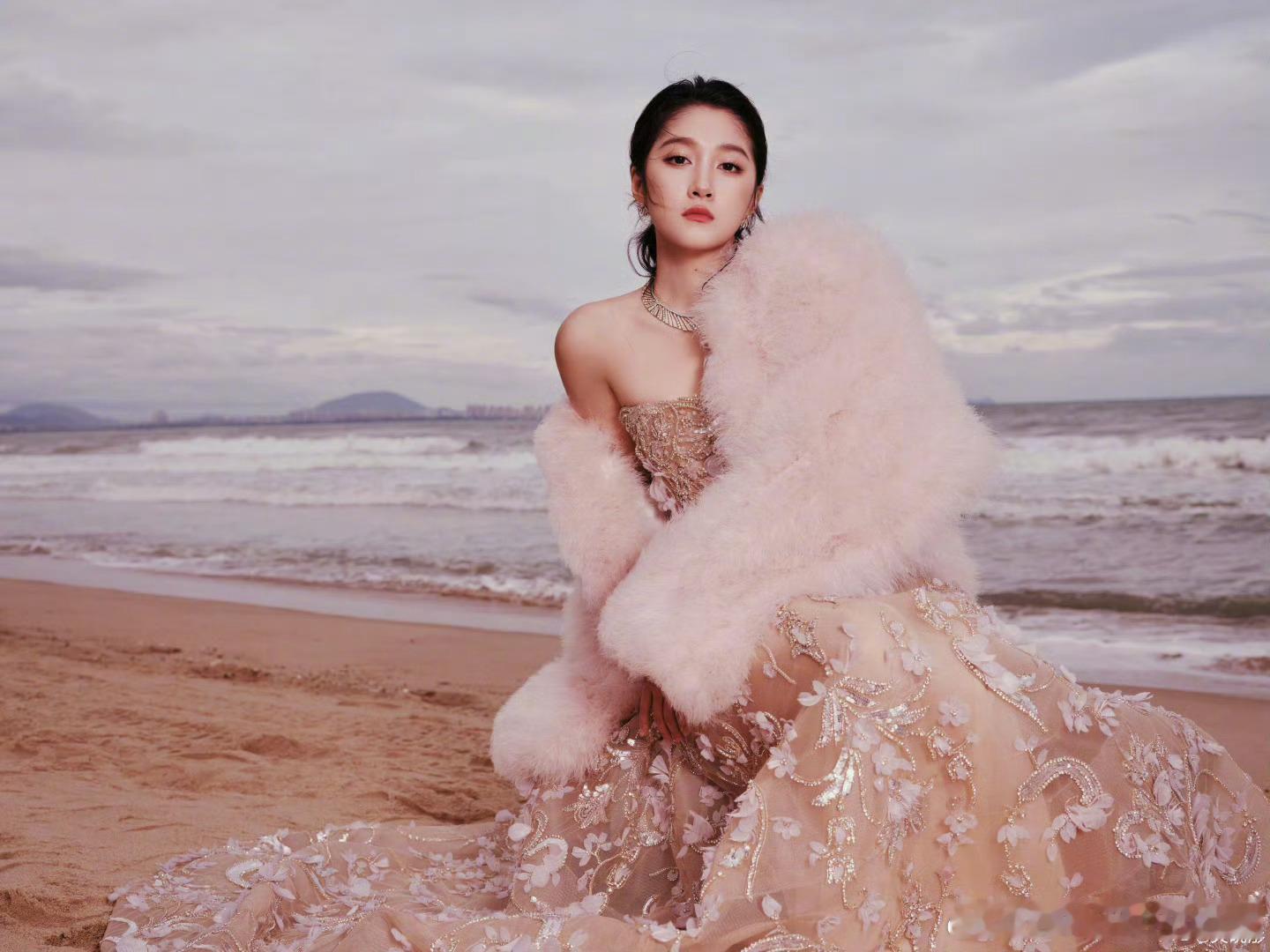 关晓彤太喜欢关晓彤这套~心目中永远的的国民公主~