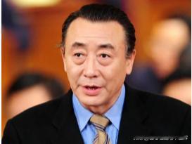 巴图的舅舅宋北杉，是宋丹丹的兄长，比宋丹丹大十岁，今年75岁。宋北杉长相十分帅气
