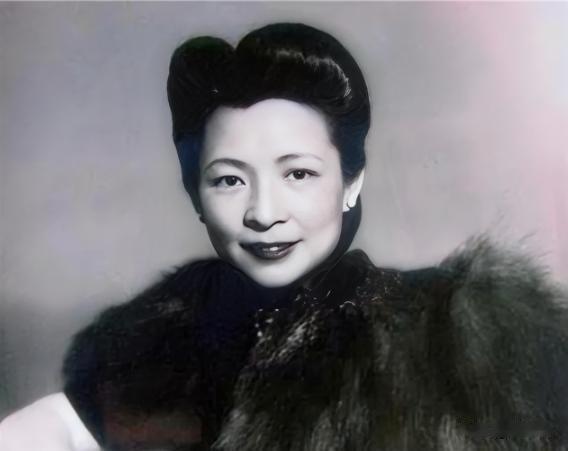 1947年的一天，李国秦发现17岁的女儿小腹凸起，呕吐不止，想问明缘由，却遭到丈