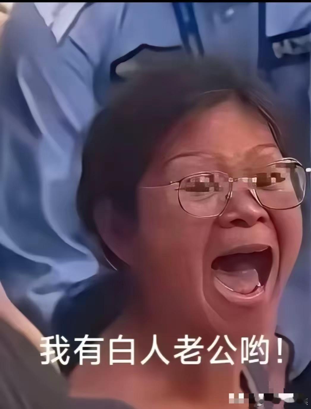 大闹网球赛场的“护照姐”，真是不经扒一扒你就发现，这姐们儿晒车晒房晒豪车晒儿子护