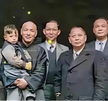 1948年，孙科与李宗仁竞选副总统，孙科惨败。蒋介石当众骂孙科是“扶不起的阿斗”