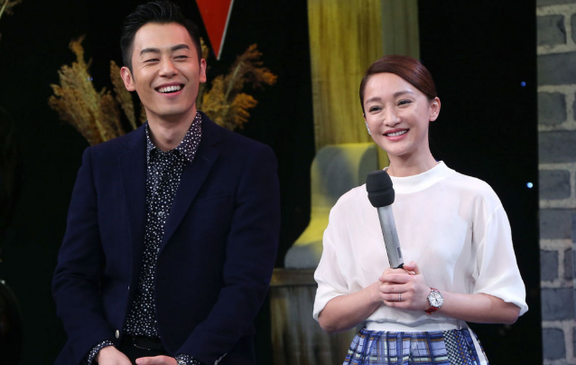 2013年拍《红高粱》时有场戏朱亚文把周迅压倒在高粱地里压着压着，周迅突然大喊