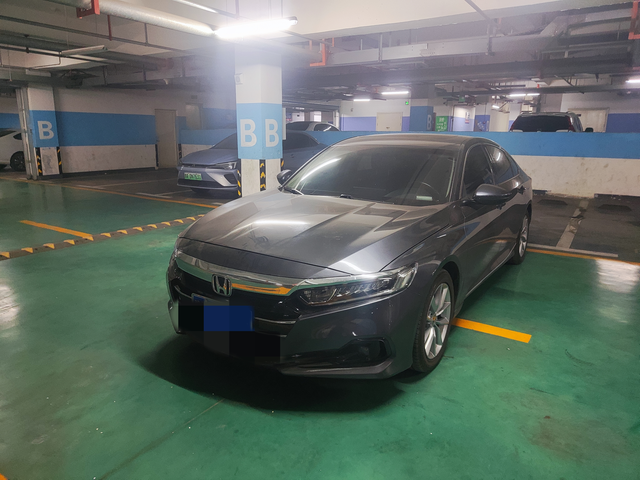 再见了十代半雅阁昨天早上雅阁卖了，挺纠结矛盾的。22款豪华配置略低，半幅多功能