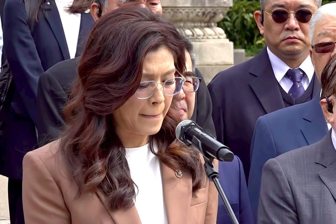 台北市议员侯汉廷今（9日）在脸书发文表示，郑丽文加油，慎防绿营司法手段！南京中山