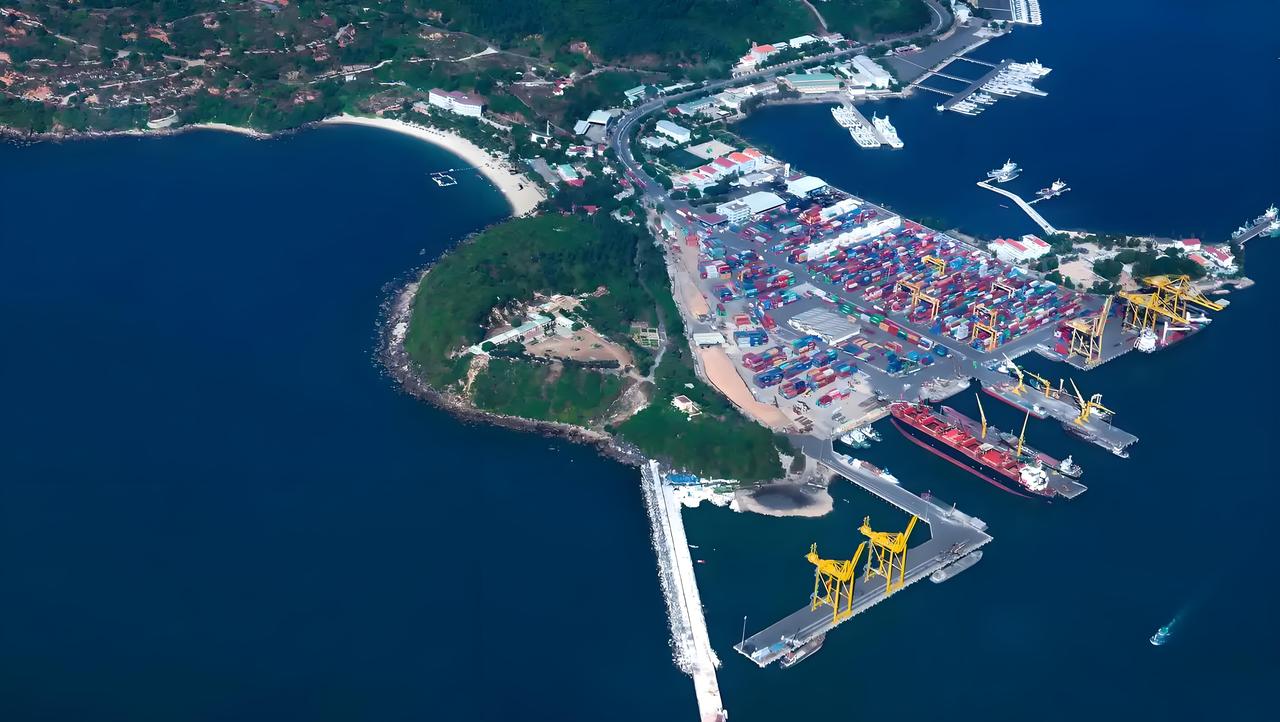 在华盛顿的主导下，李家在巴拿马的港口运营权归航运巨子马士基了。当然马士基也只是暂