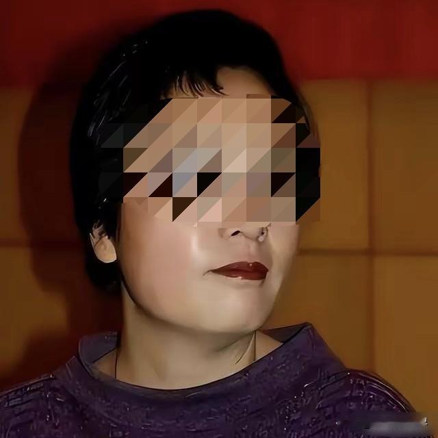 “赵忠祥瞒着妻子与我发生关系多年，并有特殊癖好，令我身心受到严重伤害。”2004
