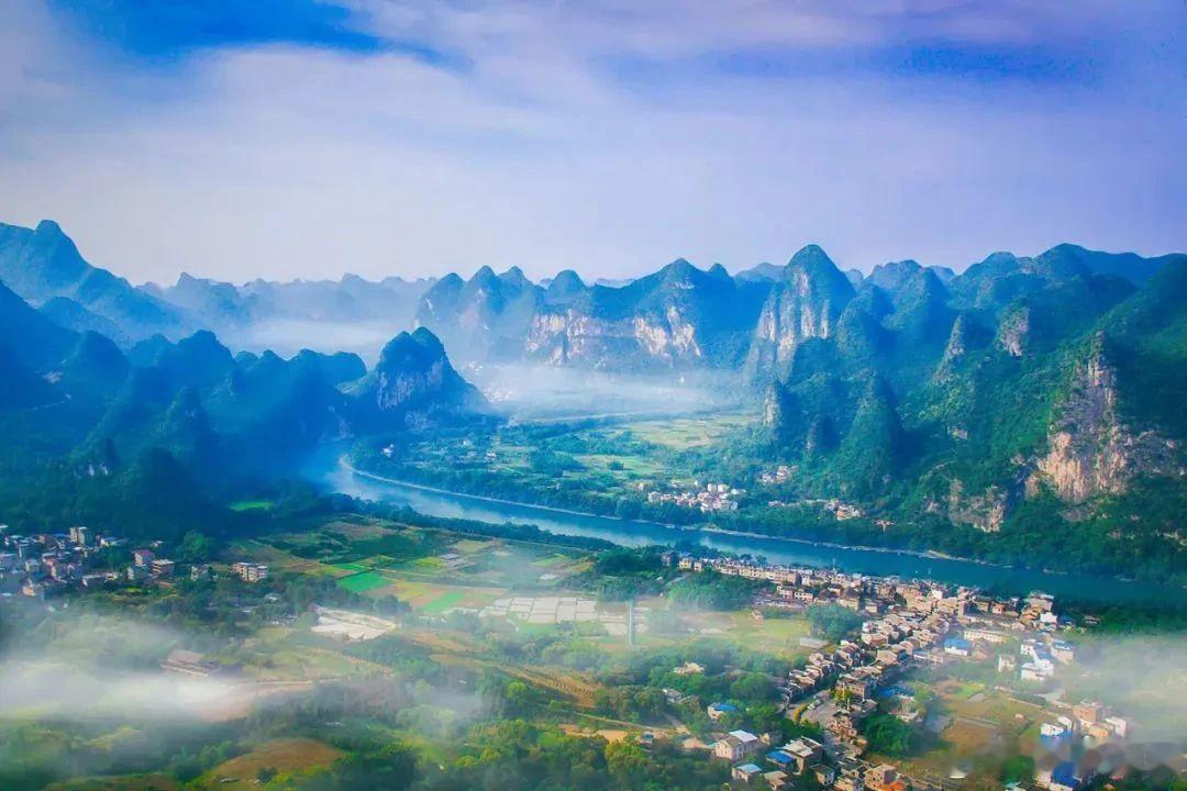 一脚油门，奔向心中的远方，自驾游不只是简单的旅行，而是一种生活态度，且行且享受～