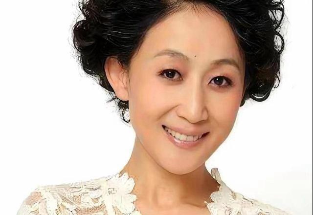 同居20多年死活不领那张证，65岁的巫刚把炖好的汤端上桌，61岁的陈瑾连头都没抬