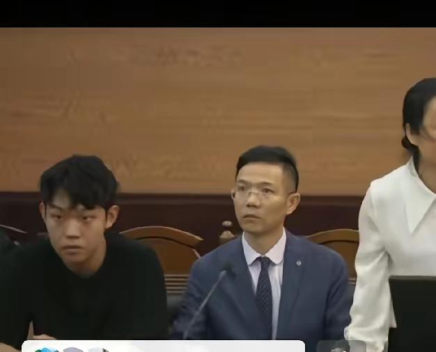 太好了！李老师今晚上了央妈的镜头。土豆子害怕了吧？​李老师为正能量奔走，大家都