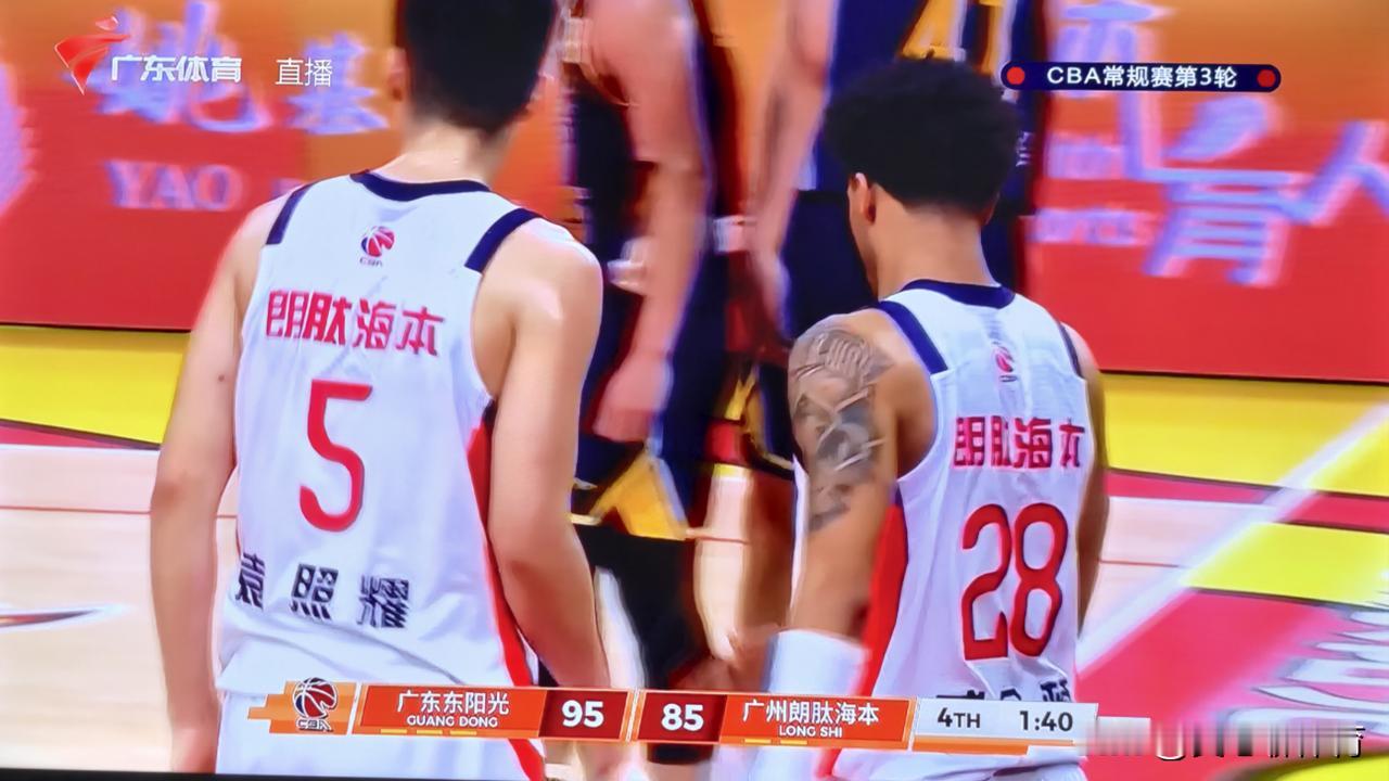 广东东阳光篮板真的惨不忍睹[笑着哭][笑着哭][笑着哭]在比赛还有最后3分钟时，广东