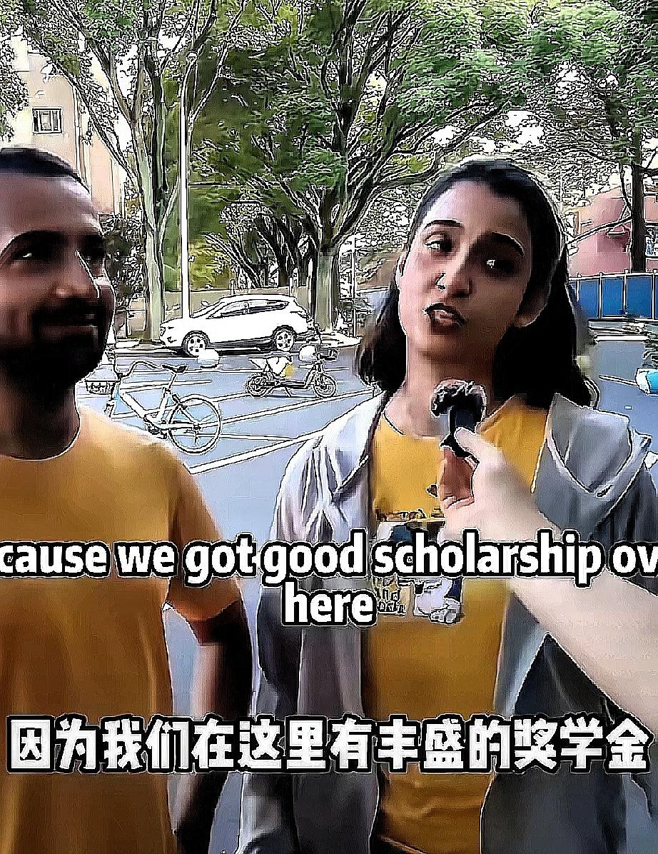 别光羡慕留学生“一分钱不花”读大学，这钱花得值不值才该较真！印度留学生拿着550