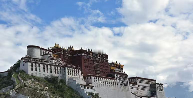 很多人好奇，西藏人口到现在也没超过500万，那为什么在7世纪的时候，能建起那么大