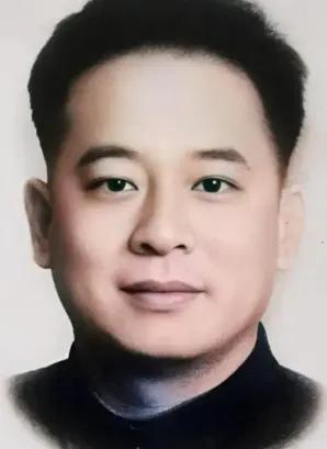 1967年的重庆，《红岩》的作者罗广斌跳楼身亡，然而14年后，公告指出：他根本就