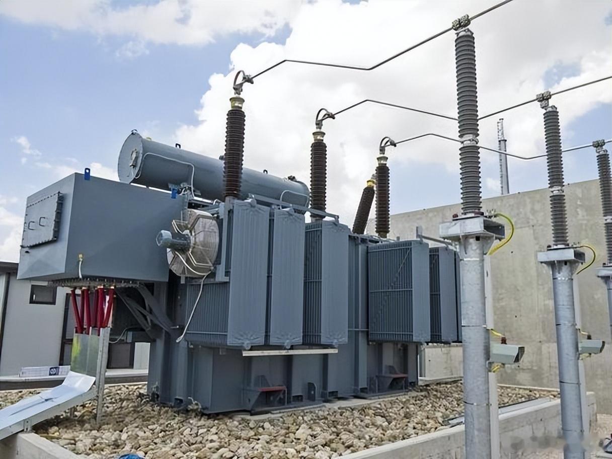 中国出口的变压器里，很多都是高压甚至超高压级别的产品，而且还自带智能监控功能，可