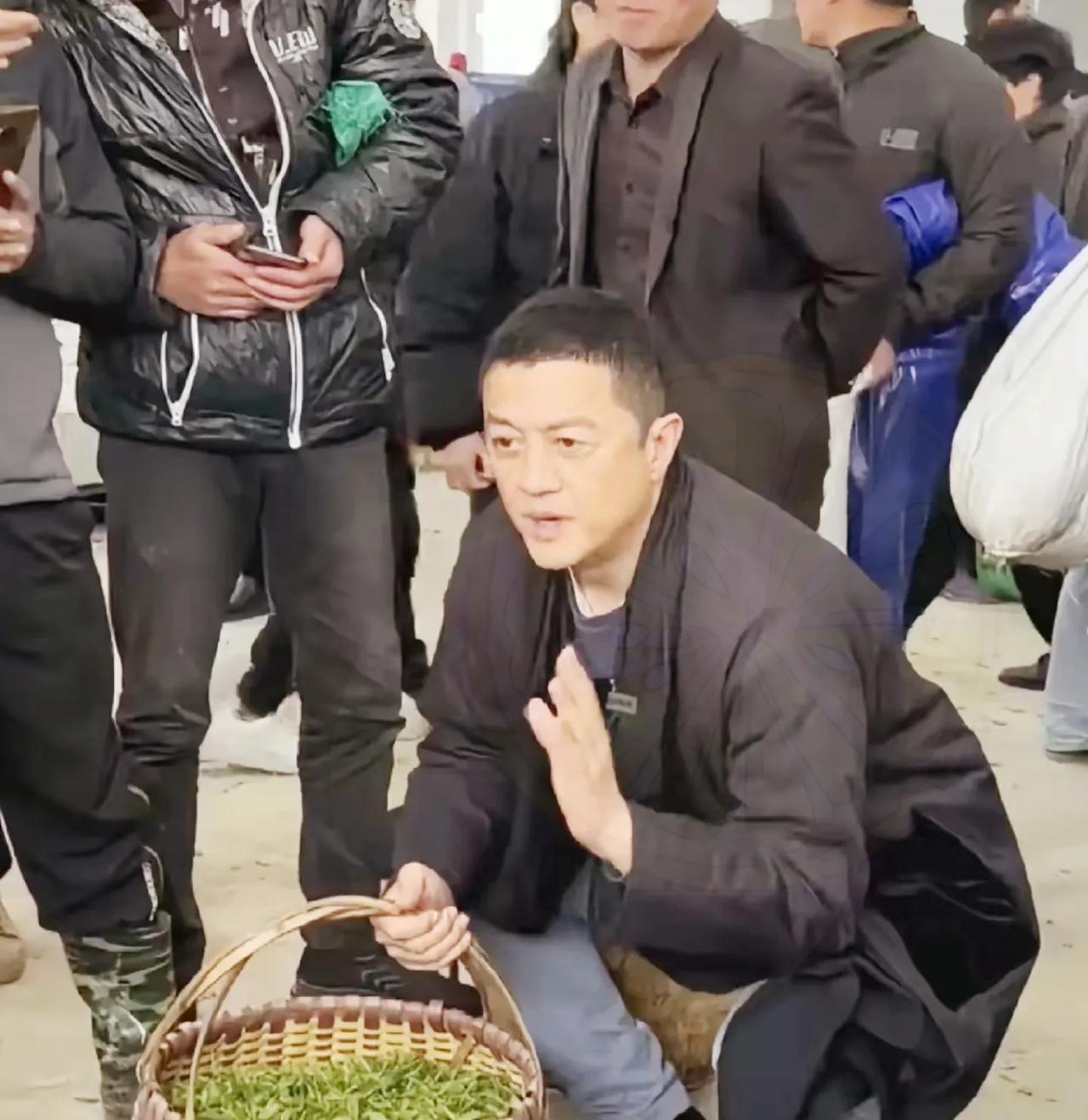 李亚鹏的现状告诉我们，强扭的瓜永远不甜。他和王菲离婚的时候被大家骂得狗血淋头，骂