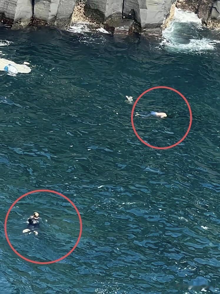 中国大哥在日本勇救落水女子，徒手爬下湿滑峭壁，甚至用嘴咬住落水女子头发。妻子：他