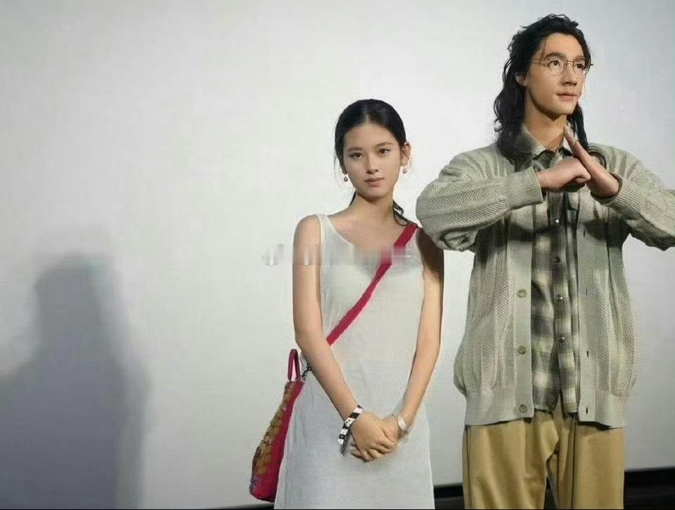 这个女生是谁啊好漂亮，尤其是这双眼睛好像会说话的样子，很吸引人