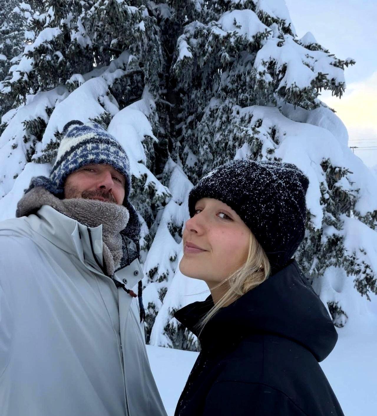 大儿子公开决裂，长文痛斥爹妈。贝克汉姆一言不发，转头就带14岁的小七飞去法国滑雪