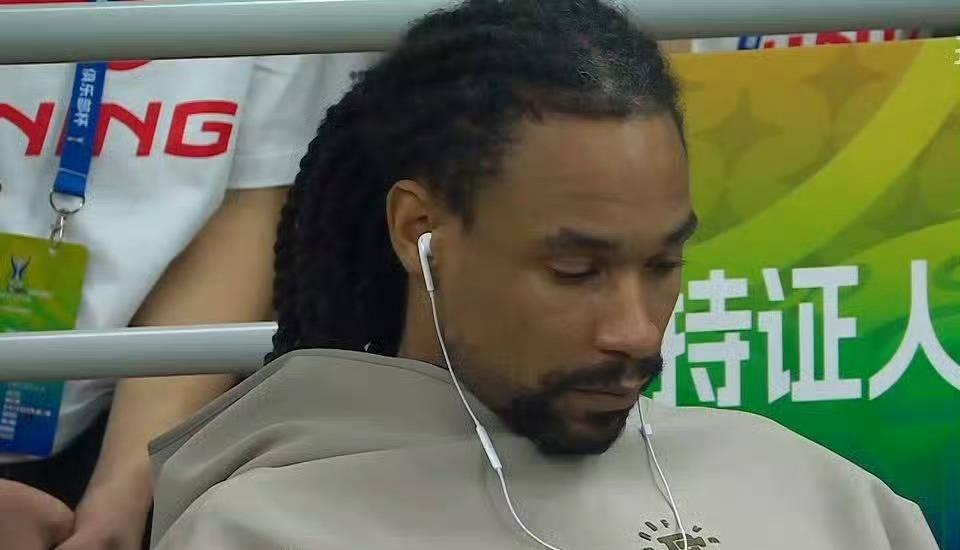 广东宏远这次只能自认倒霉了，花180万美金买来萨林杰，却不打球摆烂只愿意赚钱不愿