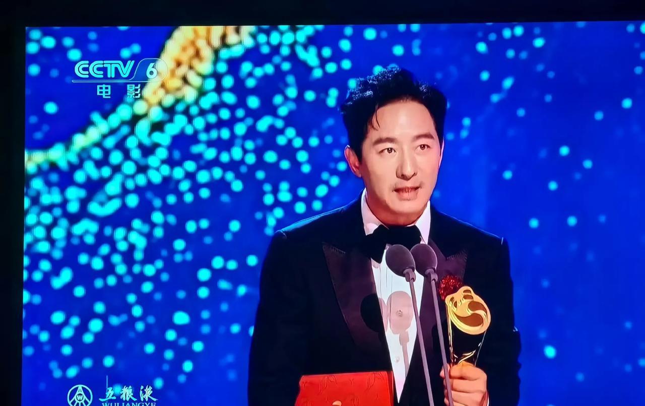 唐嫣与郭晓东，同样获得金熊猫奖，得到的待遇天壤之别。金熊猫奖电视剧单元，郭晓东