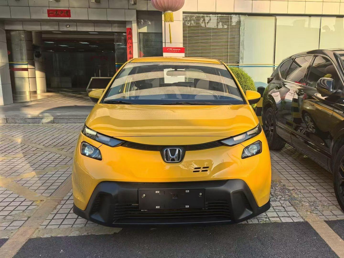 6.68万，限量3000台的飞度展车已经到店了，你觉得值吗？