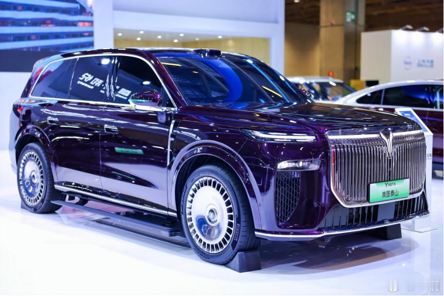 岚图今年去澳门车展参展了……这次带了追光L、梦想家和泰山出席三辆都是目前岚图的旗