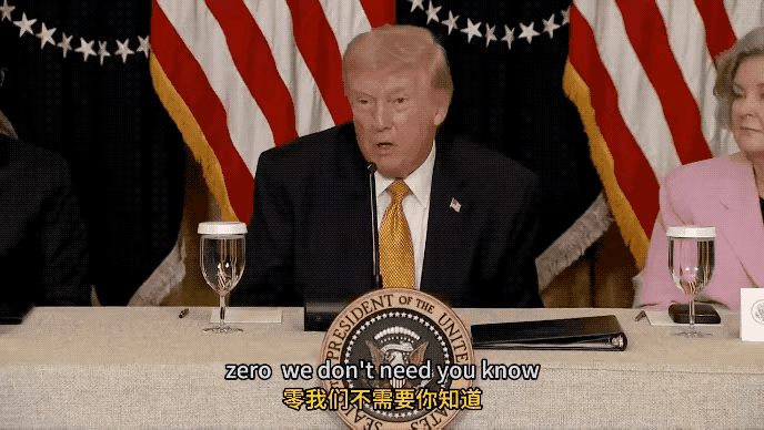 老特是有一定的语言天赋的，看他讲话的时候，一般都是不使用讲话稿的，基本上都是现场