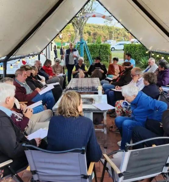 为什么欧洲老人基本上没有什么卧病在床的？德国从一九九五年开始推行长期护理保险，