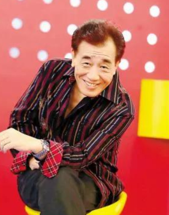 2009年，67岁的“急智歌王”张帝宣布要娶自己的女助理张馨茹，他说张馨茹跟了自