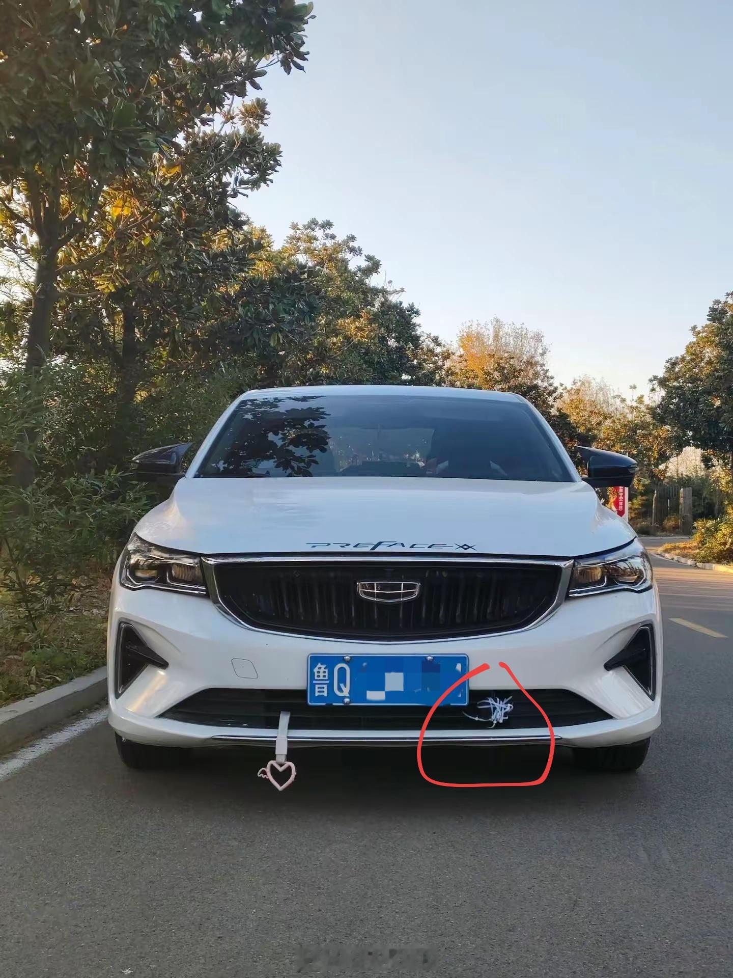 这是大疆随心换快到期了吧，用扎带绑车头上拍摄贴地飞行